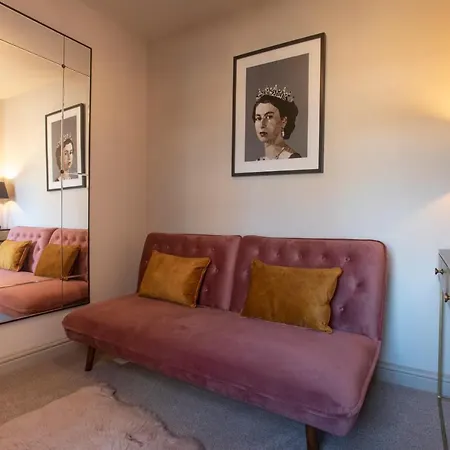 Luxe Townhouse - Private Sunny Patio - Close To Castle & Town - Perfect Break, Great For The Races, Workation & Exploring The Cotswolds Warwick (Warwickshire) Exterior photo