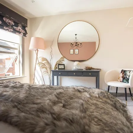 Luxe Townhouse - Private Sunny Patio - Close To Castle & Town - Perfect Break, Great For The Races, Workation & Exploring The Cotswolds Warwick (Warwickshire) Exterior photo