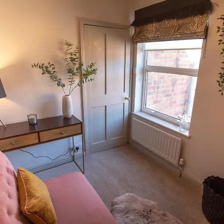 Luxe Townhouse - Private Sunny Patio - Close To Castle & Town - Perfect Break, Great For The Races, Workation & Exploring The Cotswolds Warwick (Warwickshire) Exterior photo
