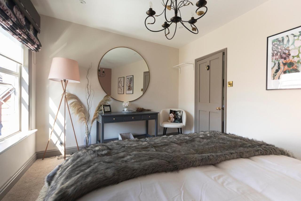 Holiday home Luxe Townhouse - Private Sunny Patio - Close To Castle & Town - Perfect Break, Great For The Races, Workation & Exploring The Cotswolds Warwick (Warwickshire)