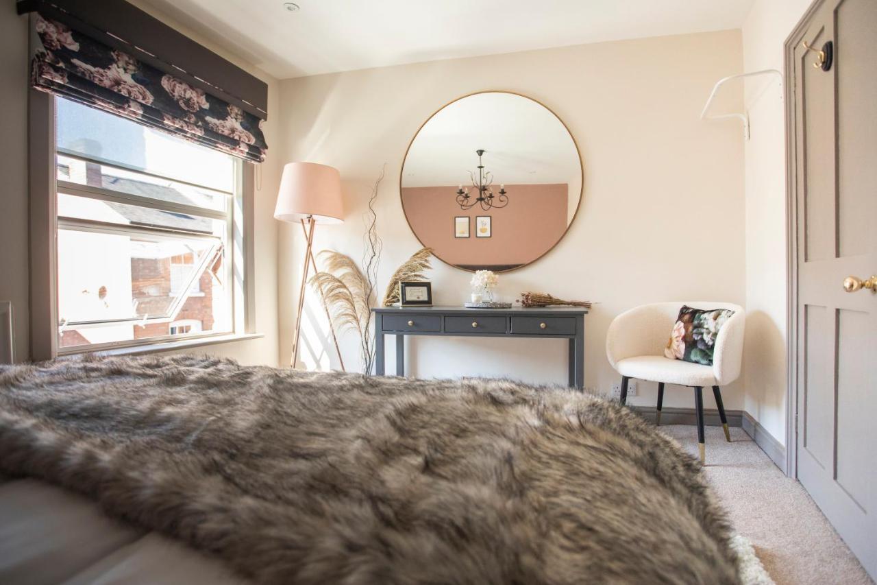 Holiday home Luxe Townhouse - Private Sunny Patio - Close To Castle & Town - Perfect Break, Great For The Races, Workation & Exploring The Cotswolds Warwick (Warwickshire)
