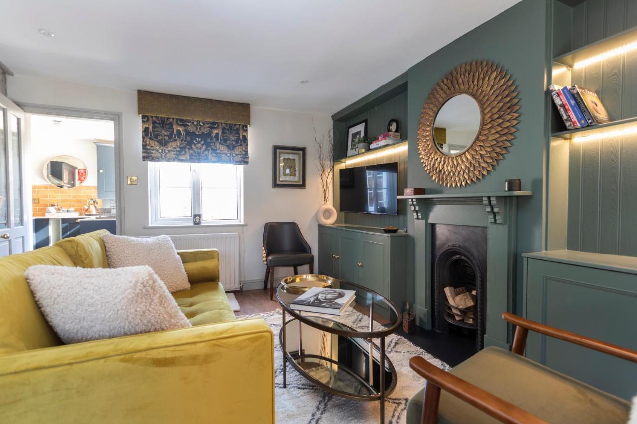 Luxe Townhouse - Private Sunny Patio - Close To Castle & Town - Perfect Break, Great For The Races, Workation & Exploring The Cotswolds * Warwick (Warwickshire)