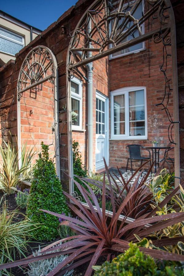 Luxe Townhouse - Private Sunny Patio - Close To Castle & Town - Perfect Break, Great For The Races, Workation & Exploring The Cotswolds * Warwick (Warwickshire)